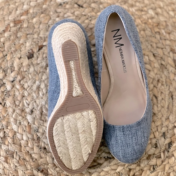 Neiman Marcus, women’s size 6 espadrille wedge heels in denim - Picture 4 of 4